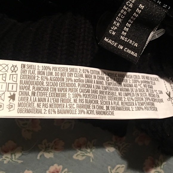 F21 Evening Wear Sweater. Brand New with Tags. To fit up to bellybutto        B3 - Picture 5 of 8